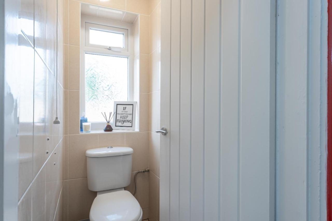 Aseda 4 Bedroom Private Parking, Game Zone -Pool Table, Garden Home Kingston upon Hull Exterior foto