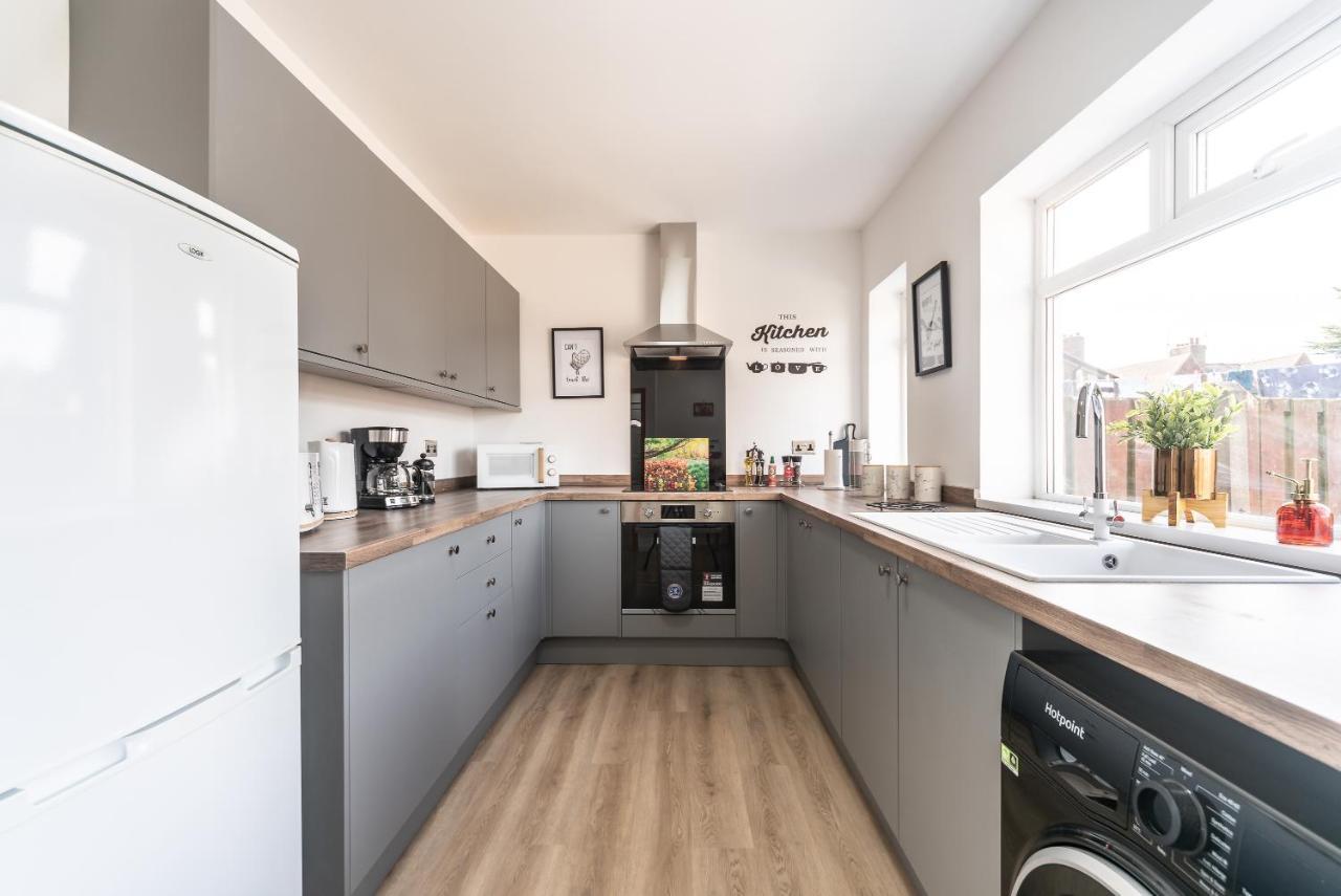 Aseda 4 Bedroom Private Parking, Game Zone -Pool Table, Garden Home Kingston upon Hull Exterior foto